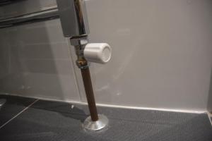 Botley plumbing bathroom heated towel rail